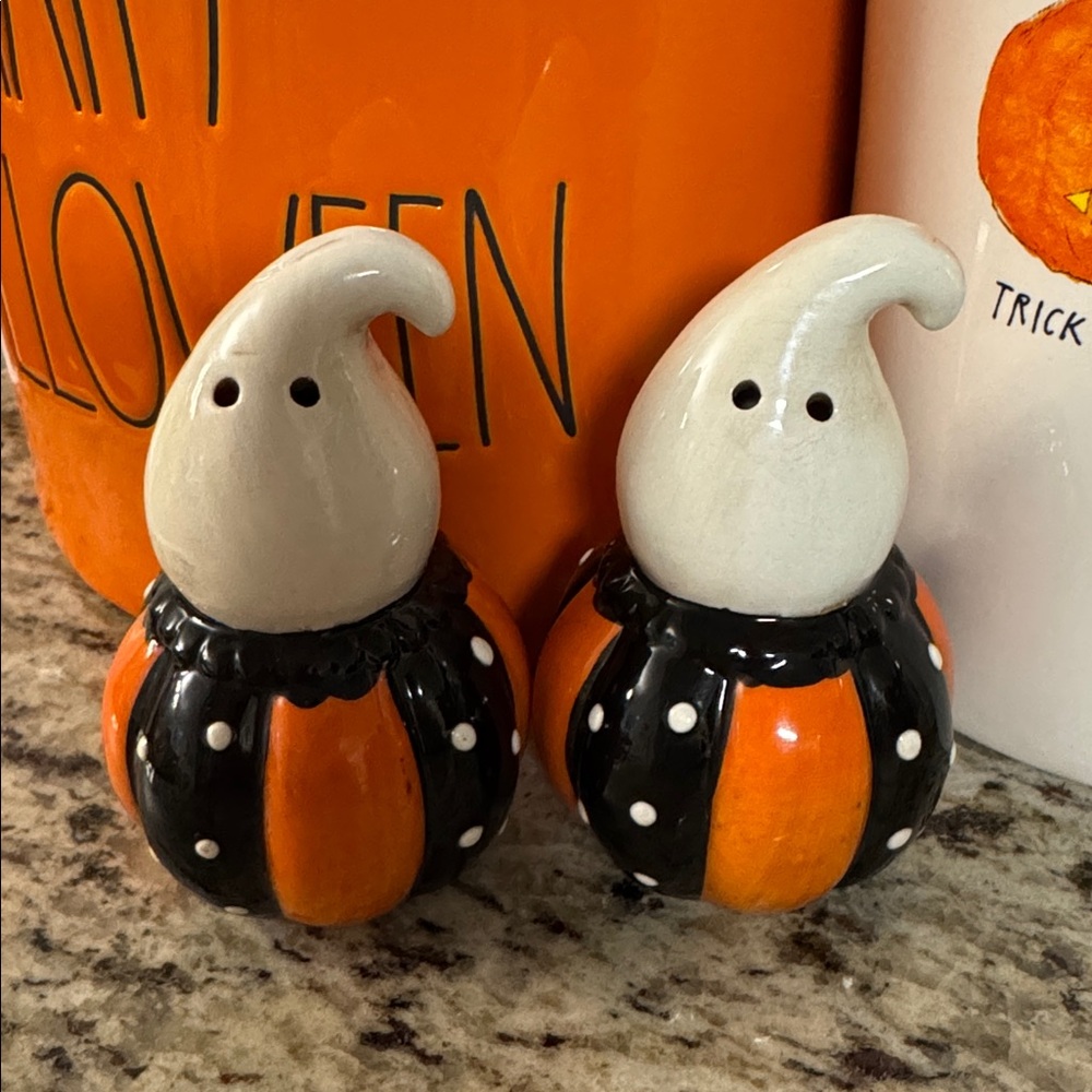 Johanna Parker Halloween Ghost Salt and Pepper Shakers - Picture 2 of 2